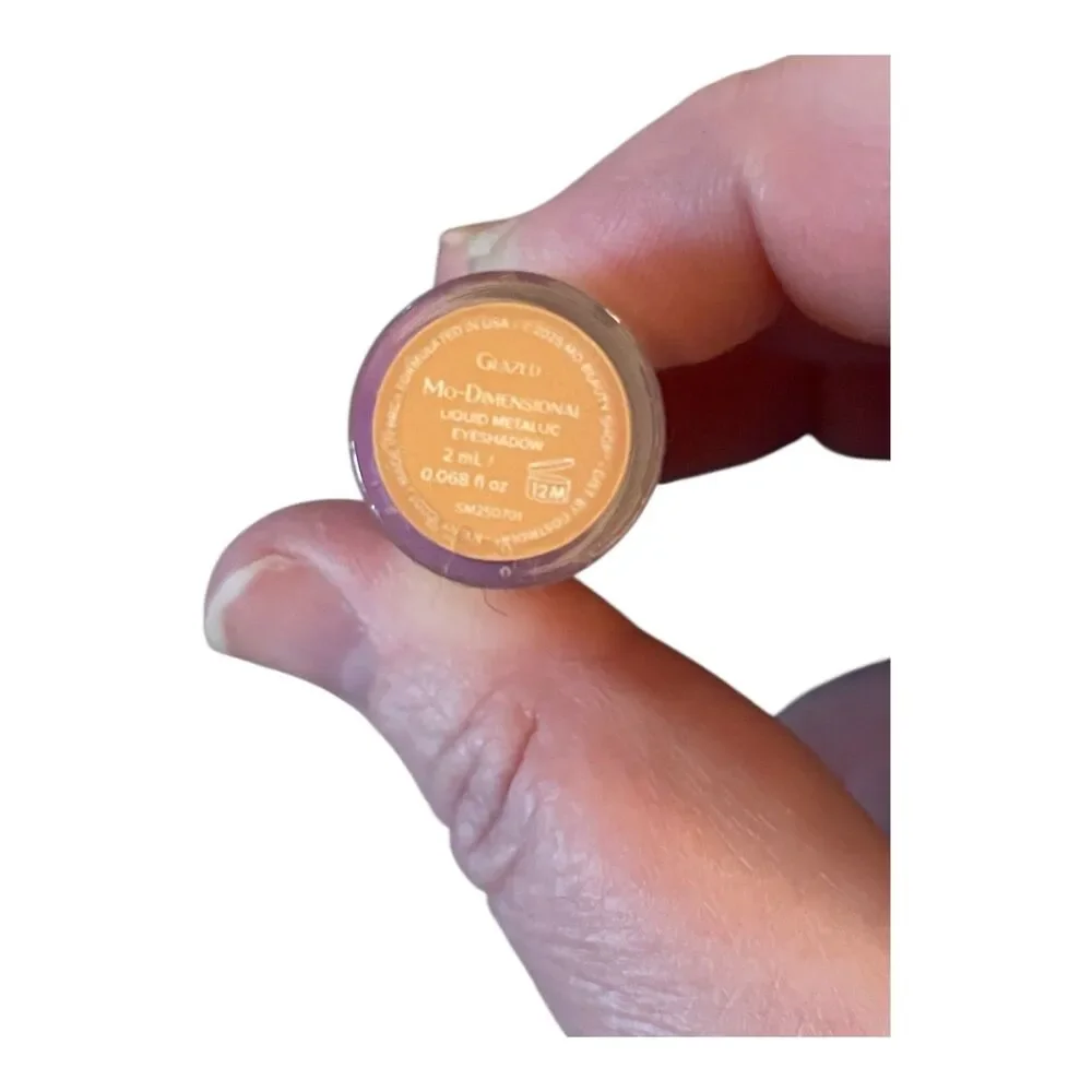 NIB Mo Beauty Mo Dimensional Liquid Metallic Eyeshadow in Glazed Champagne